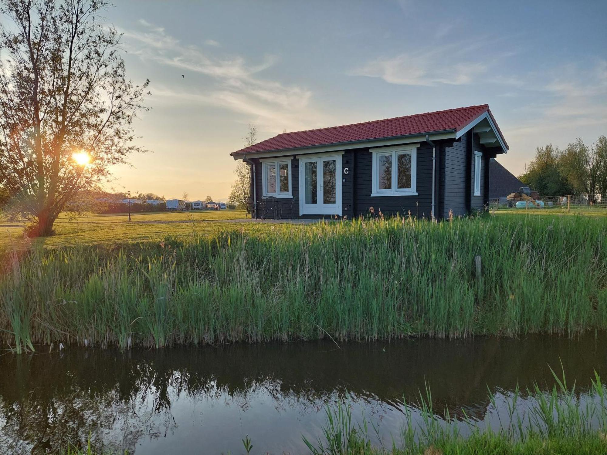 Vakantiehuisje Vlakbij Leeuwarden, Swichumer Pleats Luaran gambar